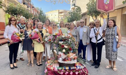 Ofrenda de flores y frutos a la Virgen de los desamparados en la parroquia Santa Teresa – 15 de Octubre